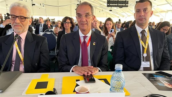 عمرو طلعت وزير الاتصالات