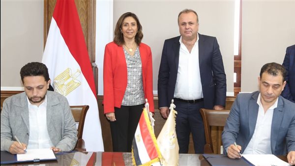 وزيرة الثقافة 