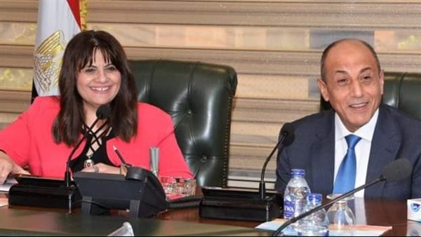 وزيرا الطيران والهجرة