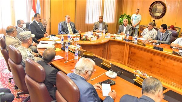 محافظ أسيوط خلال