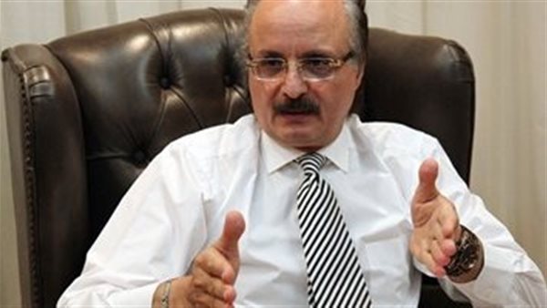 الدكتور نبيل عبد