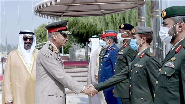 وزير الدفاع خلال