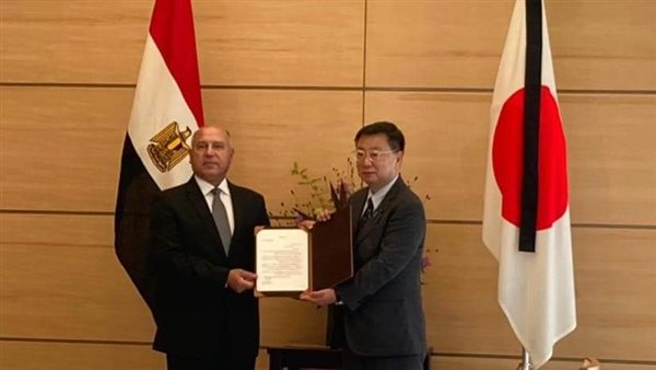 وزير النقل يسلم رسالة