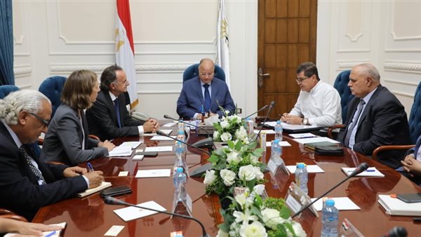 محافظ القاهرة خلال