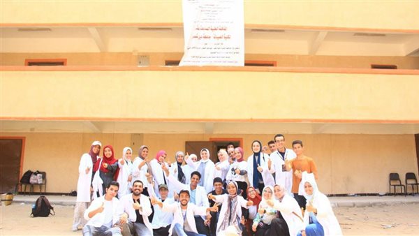 طلاب كلية الصيدلة