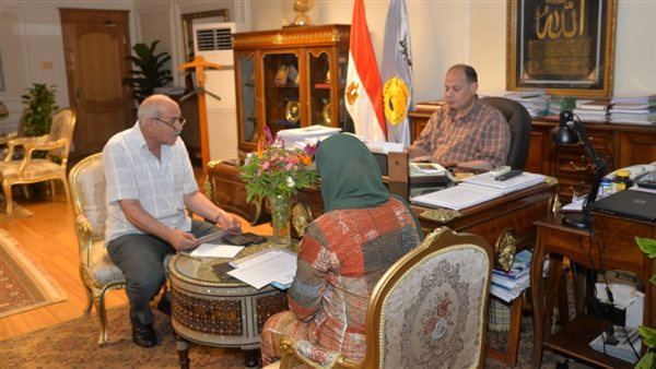 محافظ أسيوط خلال