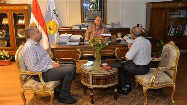 محافظ أسيوط خلال