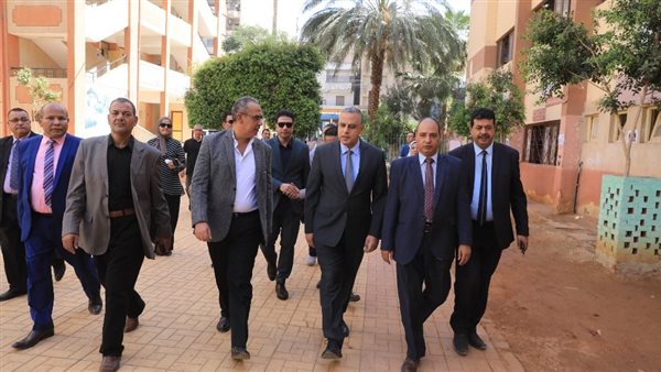 محافظ سوهاج يتفقد