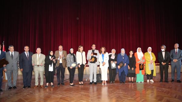 وزيرة الثقافة نيفين