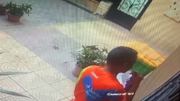 المندوب اثناء تناوله