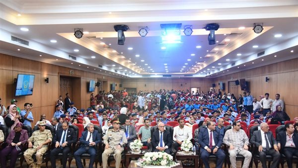 محافظ بورسعيد يعقد