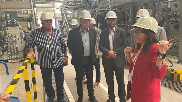 وزير الاسكان خلال