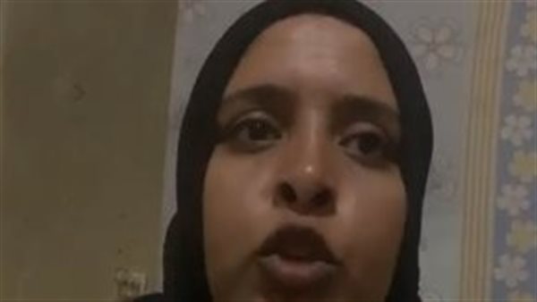 والدة الطفلة