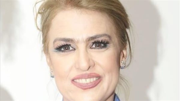 الفنانة سيمون