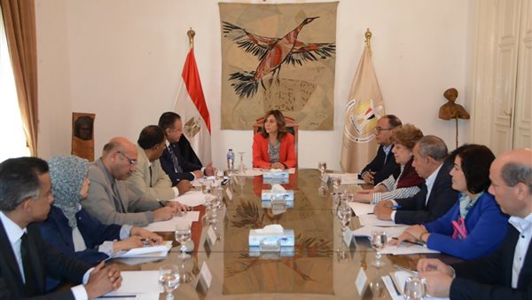 اجتماع وزيرة الثقافة