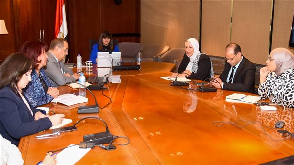 وزيرة الهجرة خلال