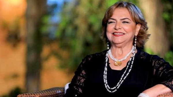 الفنانة عزة لبيب