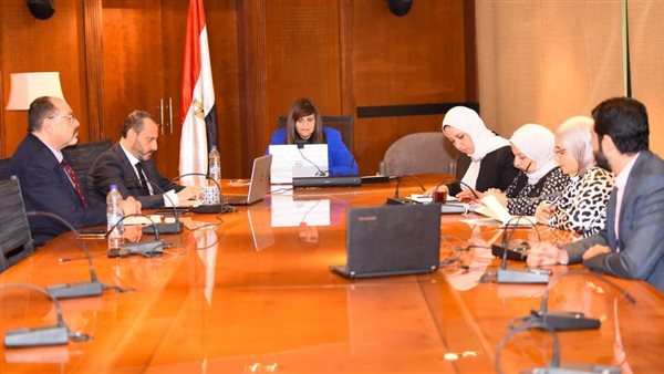 وزيرة الهجرة خلال