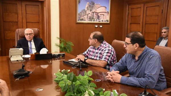 محافظ بورسعيد يناقش