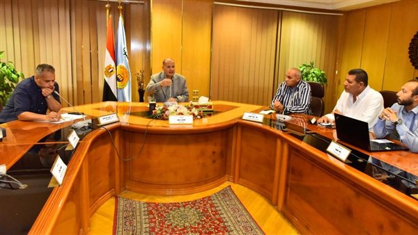 محافظ أسيوط خلال