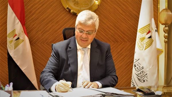 د. ايمن عاشور وزير