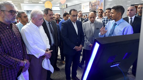 رئيس الوزراء خلال