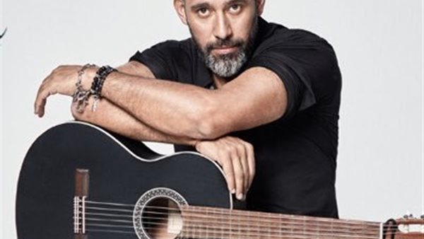 المطرب والملحن عمرو