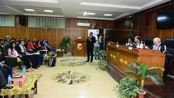 جانب من الاستعراض