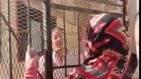 جانب من تجمهر الام