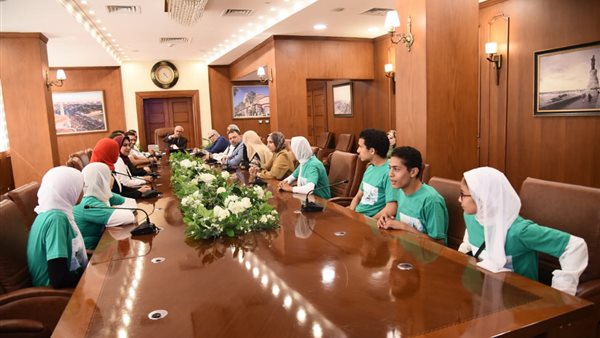 محافظ بورسعيد يستقبل