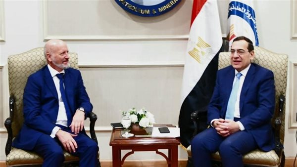 وزير البترول يبحث