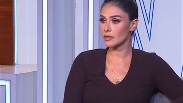   الفنانة  بسمة 