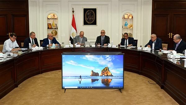 وزير الاسكان ومحافظ