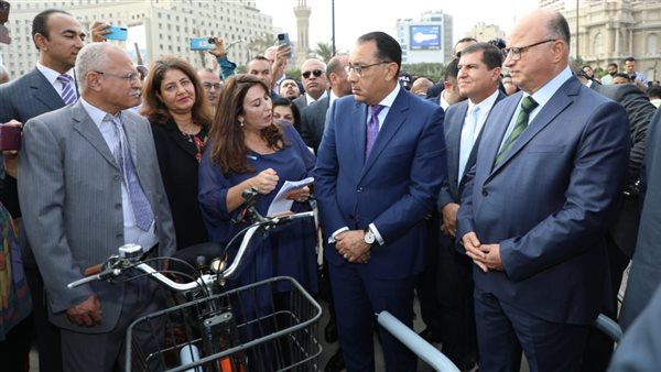 رئيس الوزراء ومحافظ