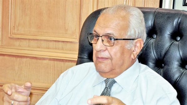  الدكتور حسين عبدالعزيز