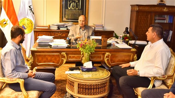 محافظ أسيوط خلال