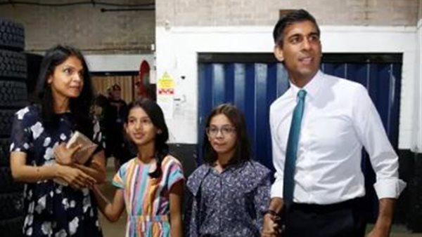 ريشي سوناك وزوجته