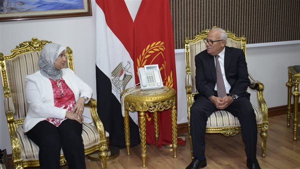 محافظ بورسعيد يستقبل