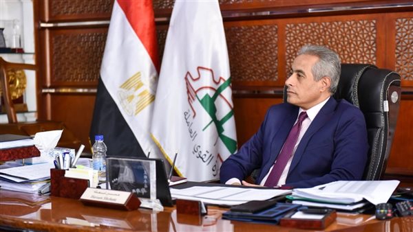 حسن شحاتة وزير القوى