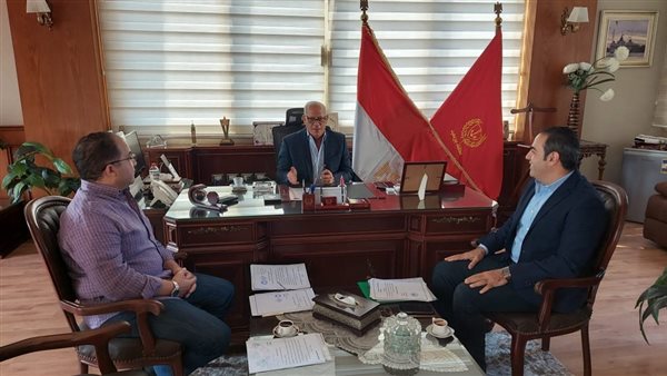 محافظ بورسعيد يستقبل