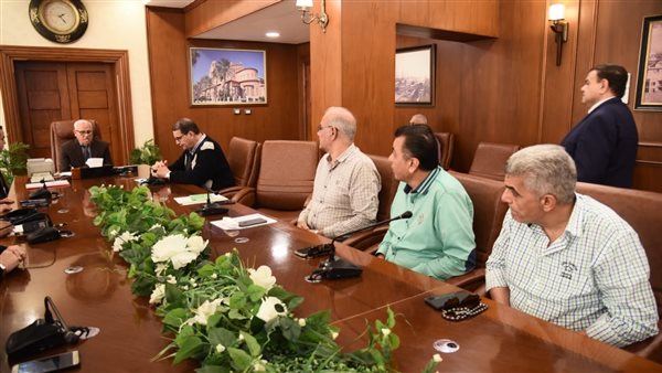 محافظ بورسعيد يناقش