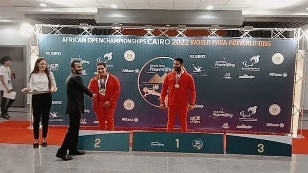 اللاعب حسام حسن