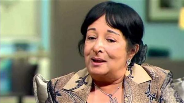 سميرة عبدالعزيز 