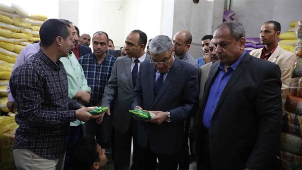 محافظ المنيا خلال