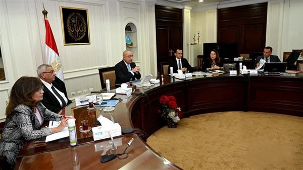 وزير الاسكان خلال