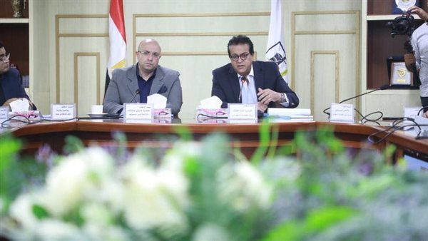 وزير الصحة ومحافظ