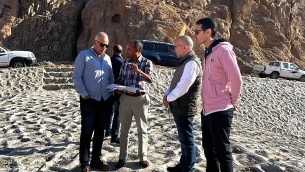 وزير الري خلال الجولة