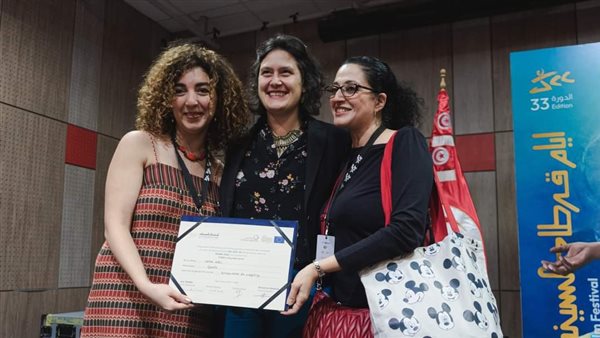 فيلم دخل الربيع يضحك