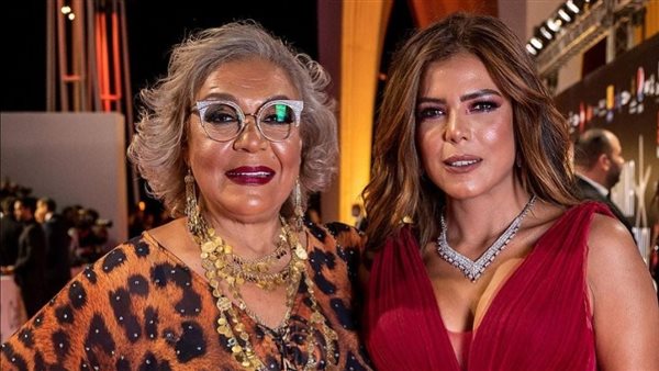 ناهد السباعي والدتها