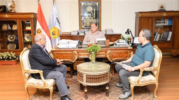 محافظ أسيوط خلال